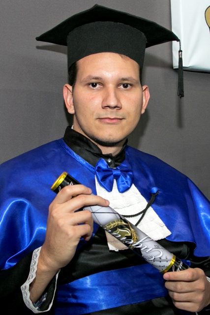 Diego Martos Tavares, formado no curso de Engenharia Elétrica da UFTM