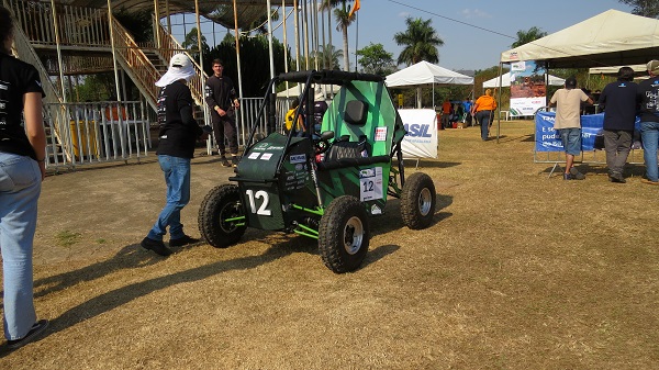 Piloto principal se dirigindo ao Baja